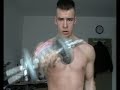 Sebastian, 16 Jahre alt, Training mit Hanteln