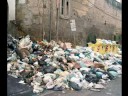videos de emergenza rifiuti a napoli meravigliosamente immondizia...!!!