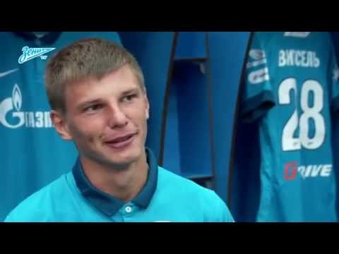 «Зенит-ТВ»: новая игровая форма прибыла в раздевалку на «Петровском» «Зенит-ТВ»: новая игровая форма прибыла в раздевалку на «Петровском»