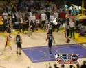 大勇大熟的高比在落後17分下追到領先7分全場大叫MVP1:47    82-89 科比-布莱恩特 突破上篮成功1:47  马刺队 长暂停1:47  迈克尔-芬利 上场换下 布鲁斯-鲍文 82-89  1:40  蒂姆-邓肯 上篮得分 (马努-吉诺比利 助攻) 84-89  1:15    84-89 弗拉基米尔-拉德马诺维奇 投失 23英尺的 三分球1:15    84-89 保罗-加索尔 篮板球0:55  马努-吉诺比利 在对手投篮时犯规 (科比-布莱恩特 博得这次犯规) 84-89  0:55    84-90 科比-布莱恩特 命中一罚0:55    84-91 科比-布莱恩特 二罚进0:46  托尼-帕克 投失 16英尺的 跳投 84-91  0:45    84-91 保罗-加索尔 篮板球0:33  布伦特-巴里 犯规 (萨沙-武贾切奇 博得这次犯规) 84-91  0:33    84-92 萨沙-武贾切奇 命中一罚0:33    84-93 萨沙-武贾切奇 二罚进0:33  马刺队 20秒短暂停0:29  蒂姆-邓肯 投失 26英尺的 三分球 84-93  0:29    84-93 保罗-加索尔 篮板球0:29  马努-吉诺比利 在对手投篮时犯规 (保罗-加索尔 博得这次犯规) 84-93  0:29    84-94 保罗-加索尔 命中一罚0:29    84-95 保罗-加索尔 二罚进0:25    84-95 弗拉基米尔-拉德马诺维奇 在对手投篮时犯规 (迈克尔-芬利 博得这次犯规)0:25  迈克尔-芬利 投中第一次罚球 85-95  0:25  迈克尔-芬利 二罚中了 86-95  0:25  迈克尔-芬利 命中三罚 87-95  0:20    87-95 萨沙-武贾切奇 传球失误 (托尼-帕克 断球)0:18  托尼-帕克 突破上篮成功 89-95  0:15  蒂姆-邓肯 犯规 (科比-布莱恩特 博得这次犯规) 89-95  0:15    89-96 科比-布莱恩特 命中一罚0:15    89-97 科比-布莱恩特 二罚进0:10  托尼-帕克 命中了一记 27英尺的 三分球 (蒂姆-邓肯 助攻) 92-97  0:00    92-100 萨沙-武贾切奇 命中了一记 27英尺的 三分球 (弗拉基米尔-拉德马诺维奇 助攻)0:00    29SEC 鄧肯也來3PTS=窮途末路了！