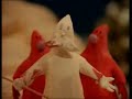 VIDEO CON FONDO DE MUSICA DE LA TRAVIATA DONDE UNOS POSTRES CANTAN Y BAILAN ANTES DE DECORAR UN PASTEL