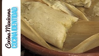 Tamales de rajas con queso y salsa verde