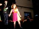 Aldana De Nobili y Lola Rotzin bailando con pasos de \"Tiempos Violentos\"