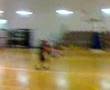 videos de un alieno nel campo di basket