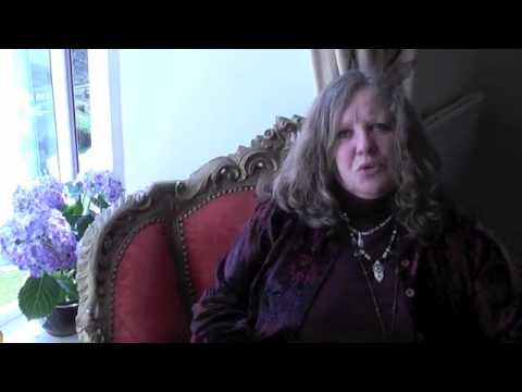 Week-Long free Tarot course with Psychic Annie
