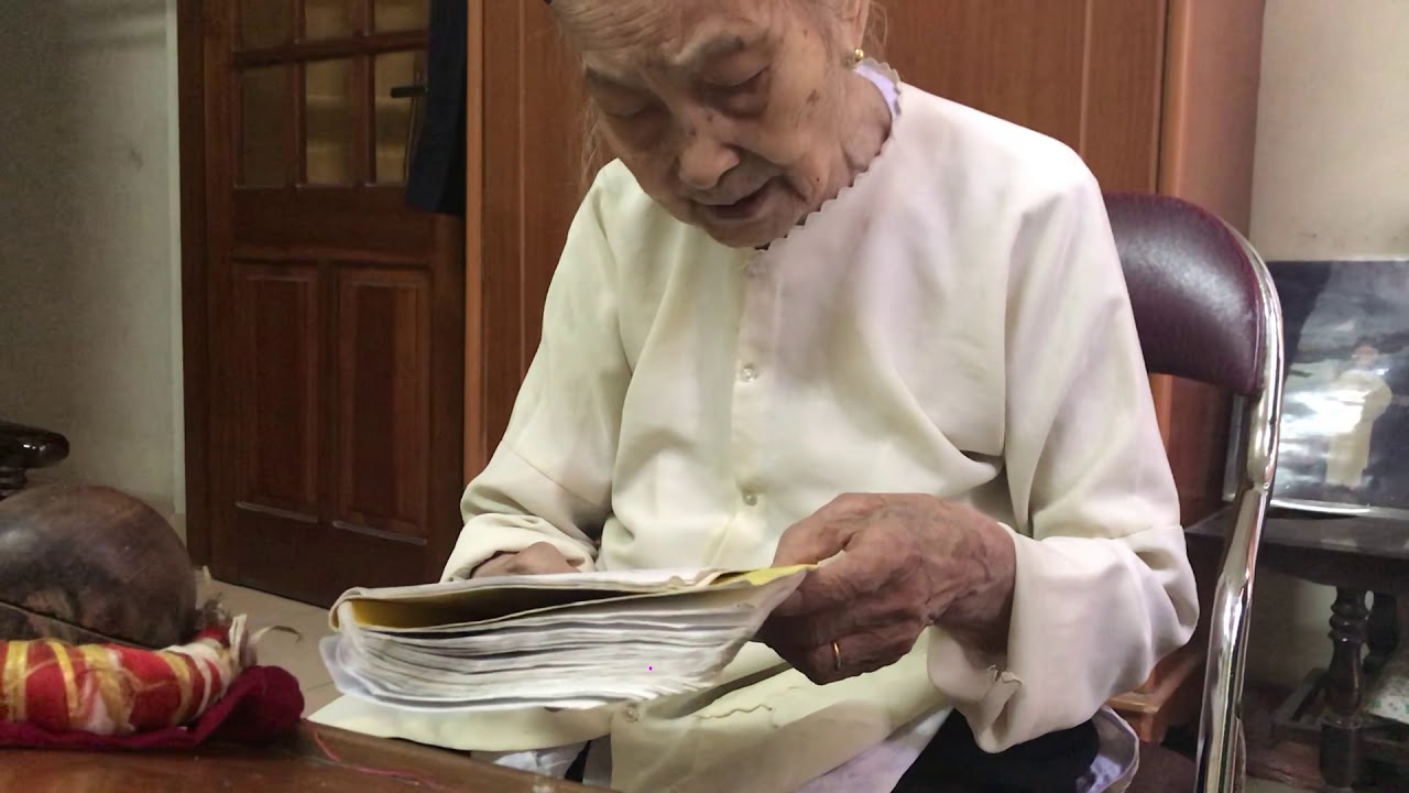 MẸ TỤNG KINH NGÀY NGÀY