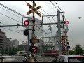 品川駅出て最初の踏切です。京成、都営も直通しているので列車がどんどん来ます。鳴ってる時に障検に引っかかると閃光灯横の小さいスピーカーからビーっと警報がなります。また有名撮影地でもあります。