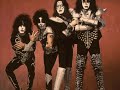 avimmo superato i kiss... Simmo oltre i kiss http://t.co/wXgNHMNW