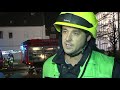 06.01.2012 | 08:51 Uhr POL-OE: Wohnhausbrand Olpe (ots) - Am Donnerstagabend brannte ein Fachwerkhaus in der Olper Innenstadt aus. Gegen 21.30 Uhr war die Feuerwehr und die Polizei zum Brandort in der Wilhelmstraße gerufen worden. Die ersten am Einsatzort eintreffenden Polizeibeamten sahen, wie das Feuer schon den kompletten Dachstuhl erfasst hatte. Die Bewohner, eine 5-köpfige Familie, hatten sich bereits rechtzeitig aus dem Gebäude gerettet. Während der Löscharbeiten mussten die Bewohner der benachbarten Gebäude ihre Wohnungen vorsorglich verlassen. Sie konnten aber nach dem Feuerwehreinsatz zurück in ihre Häuser. Das über 100 Jahre alte Fachwerkhaus brannte bis auf die Grundmauern aus. Personen kamen nicht zu Schaden. Die Stadt Olpe stellte der betroffenen Familie eine Notunterkunft zur Verfügung. Die Brandursache steht derzeit noch nicht fest. Die Kreispolizeibehörde Olpe hat dazu Ermittlungen aufgenommen. Kreispolizeibehörde Olpe Pressestelle