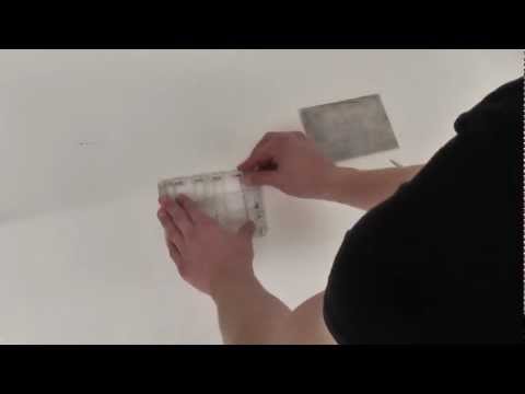 Staubsaugerfilter zuschneiden.