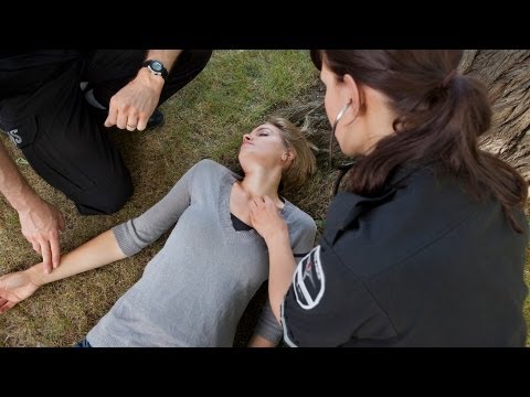 how to provide first aid for an unconscious person