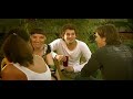 [faudel - mon pays]
je ne connais pas ce soleil
qui br�le les dunes sans fins
je ne connais pas dautres terres
que celle qui ma tendu la main
et si un jour je pars dici
que je traverse le d�sert
pour aller voir dou vient ma vie
dans quelle rue jouait mon p�re
moi qui suis n� pr�s de paris
sous tout ce vent, toute cette pluie
je noublierai 
jamais mon pays
jamais mon pays

et si demain comme aujourdhui
je dois faire le tour de la terre
pour chanter aux mondes mes envies
voyager des ann�es enti�res
moi qui suis n� tout pr�s dici
m�me si je quitte mes amis
je noublierais 
jamais mon pays
troooop
de souvenirs grav�s qui courent
d �coles et d �t�
trop d amours pour oublier
que cest ici que je suis n�
troooop
de temps abandonn�
sur les bancs de ma cit�
trop d amis pour oublier 
que cest ici que je suis n�
que cest ici que je suis n�

je ne connais pas ce parfum
de menthe et de sable br�lant
mais seulement les embruns
o� les rouleaux de loc�an
et toi qui me trouve un peu mate
pour ses rues bord�es de prairies
un peu trop blanc couleur d euphrate
pour ses po�mes que jai appris
tu es bien le seul que joublie
telle l �toile fid�le a la nuit
je noublierais 
jamais mon pays
jamais mon pays
troooop
de souvenirs grav�s qui courent
d �coles et d �t�
trop d amours pour oublier
que cest ici que je suis n�
troooop
de temps abandonn�
sur les bancs de ma cit�
trop d amis pour oublier 
que cest ici que je suis n�
que cest ici que je suis n�

et comme toi jattends la pluie
pour lui dire toutes mes peines
tout comme toi, je lui souris
quand elle tombe sur la plaie
quand elle tombe sur la plaie
troooop
de souvenirs grav�s qui courent
d �coles et d �t�
trop d amours pour oublier
que cest ici que je suis n�
troooop
de temps abandonn�
sur les bancs de ma cit�
trop d amis pour oublier 
que cest ici que je suis n�
que cest ici que je suis n�

troooop
de souvenirs grav�s qui courent
d �coles et d �t�
trop d amours pour oublier
que cest ici que je suis n�
troooop
de temps abandonn�
sur les bancs de ma cit�
trop d amis pour oublier 
que cest ici que je suis n�
que cest ici que je suis n�.