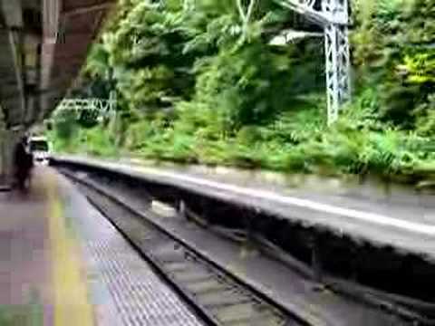 E231系　原宿駅　発車・入線