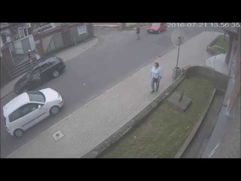 Kierowca bez uprawnień próbował przejechać innego kierowcę – Lubań