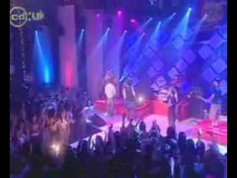 V & McFly - Chills in the evening,Ant [ithink] kissing Tom.