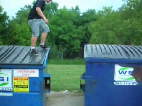 Vídeo de caída en un contenedor de basura 0 Vídeo de caída en un contenedor de basura