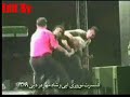 بوسیدن یکی از طرفداران ابی در دبی , باعث خراب شدن کنسرت شد