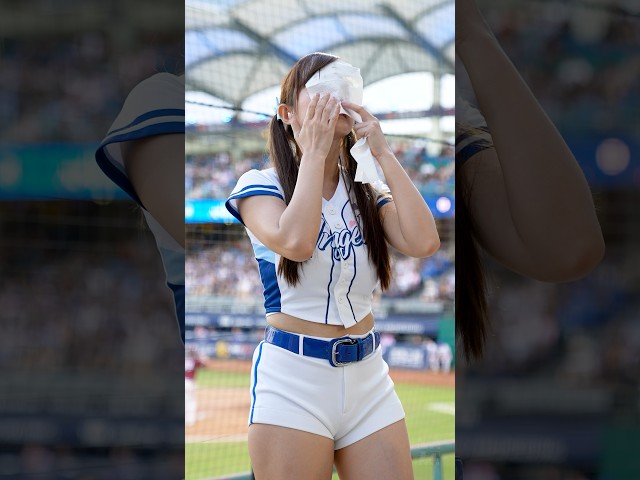 汗をティッシュで押さえる丹丹 Fubon Angels #台湾チア  2024/9/15新莊棒球場【台湾チアTV】