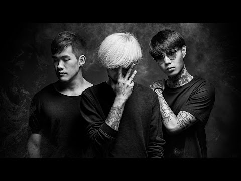Lyrics“ก่อนเสียเธอไป (Gaun Sia Tur Bpai)” by Paper Planes