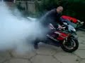 gsxr 750 k4, burnout on new tire !!! gsxr 750 k4, burnout on new tire !!!