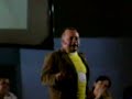 Homero Simpson (Humberto Velez) cantando