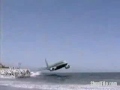 Avión en problemas aterriza en la playa