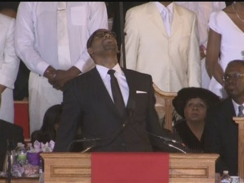 R Kelly fights for control at Whitney Houston's funeral Video