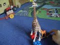 Click here to watch this video Tony Hawk der Giraffen (Giraffe tunnelt andere Giraffe)