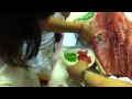 Click here to watch this video マグロ中落ち採取中