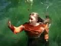Babeth dans l'eau