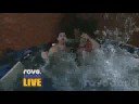 videos de Hayden gets dunked into a spa on Rove Live by Hamish & Andy