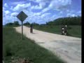 El Cala saltando con la moto yamaha carro