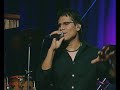 Jesus Adrian Romero singing Este Dia Especial in his unplugged concert. Real beautiful song. Love to watch and hear. Post comments on how the lord has helped you with music like this one and many others!!