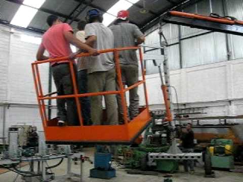 Plataforma Movel - Plataforma Elevatória Móvel fabricada pela MVR Industrial LTDA. MVR Industrial LTDA mvr@mvrindustrial.com.br http://www.mvrindustrial.com.br/ Tel.:(31) 3357-...