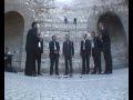 http://www.klapasusur.hr Koncert - Vestibul 2007 Vilo mojaVlasta JuretićSkoro saki putKad se mi pogjedamoTi i ne odzdravišKo da se ne poznamoA da mi tej' sebi zvatKad ćeš zaspatPrvo sna da ti rečenDa volin te jošVilo mojaTi si moj sanTi si moj sanA lagje bilo biDa si tuja miDa te ne poznanDa te ne znan