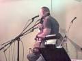 videos de Mark Islam & Dudley Saunders sing Hello Stranger in Nicolette Larson commemoration 12/2008