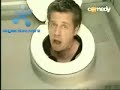 uomo nel cesso