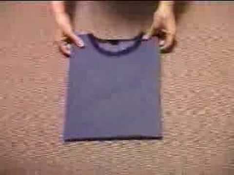 Plier un T-Shirt en 2s