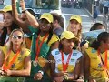 Seleção feminina desfila com o ouro ao som de tropa de elite
