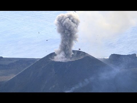 西之島、噴出物増える＝爆発的噴火に警戒－海保