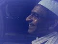 هندي يلقي شعر