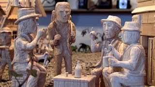 Vyřezávaná vesnice v klopinském minimuzeu