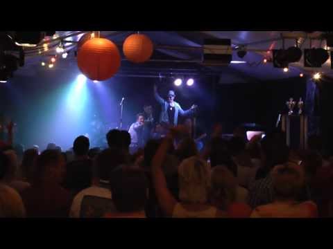 Barg - Optreden van de vriendengroep De Barg uit Aalten die speciaal voor de B-factor 2013 een boyband nummer hebben geschreven en ingezongen. Dit nummer is op 13 j...