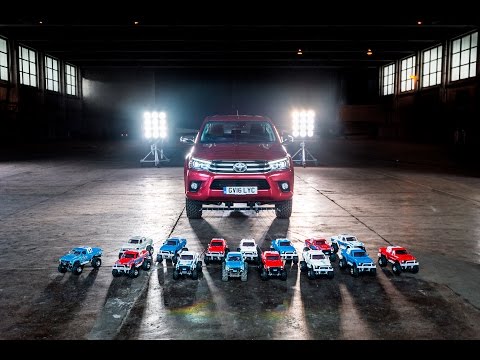 ¿Pueden 15 camionetitas a control remoto remolcar una Hilux?