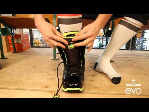 how to fasten snowboard boots