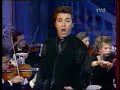 roberto sings a famous french christmas 