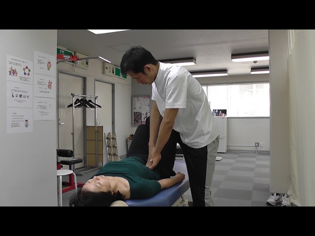 【施術動画】ぎっくり腰の応急処置　１　膝を立てて寝ると楽になる場合