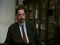 Playlist: http://de.youtube.com/view_play_list?p=0FA4BFE024FCE539Der Dollarschein ist weltweit ein Zeichen fuer Reichtum und Materialismus. Er ist ein Gegenstand des taeglichen Lebens und doch nimmt man ihn nur selten richtig wahr. Dabei ist er mit auffaelligen Symbolen des Grossen Siegels von Amerika versehen. Doch wer waehlte diese Symbole, die die Rueckseite der Dollarnote zieren, und welche Bedeutung haben sie?