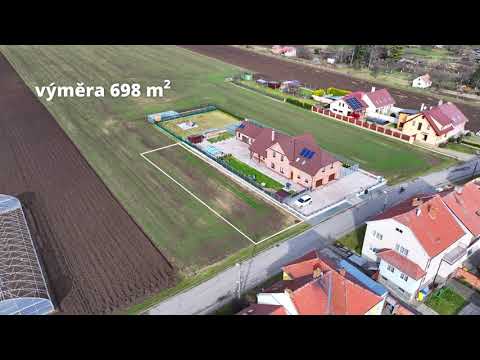 Video Prodej stavebního pozemku o výměře 698 m2 v obci Tvarožná u Brna.