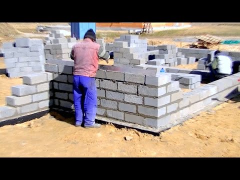 Budowa domu, fundament, Full HD, film 4 Murowanie ścian fundamentu